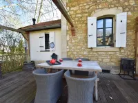 Cottage in France with Garden near Lake Hôtels à : Montaron