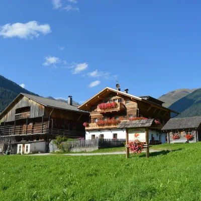 Holiday apartment with 2 bedrooms Hotels near Valle di Casies