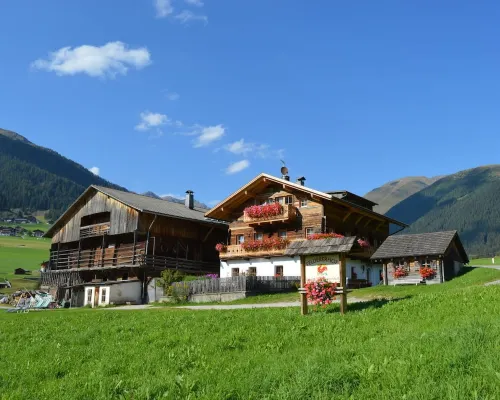 Holiday apartment with 2 bedrooms Hotels in Valle Di Casies