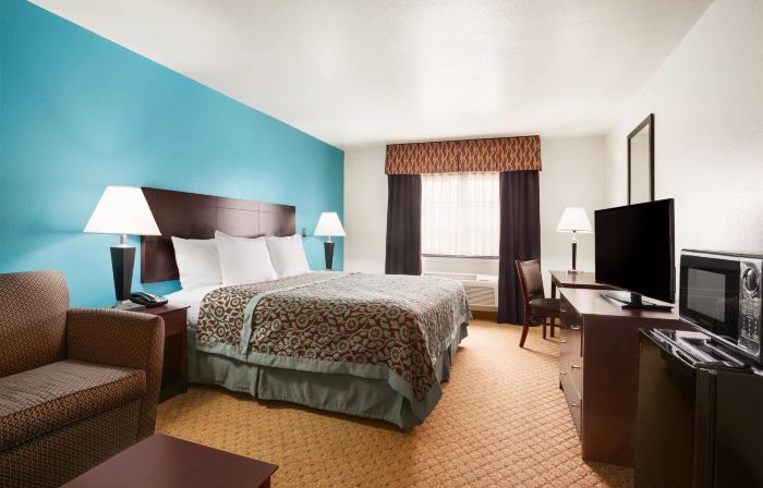 Days Inn & Suites by Wyndham Conroe North