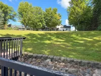 Spacious, modern lake-front vacation home/ scrapbooking/quilting retreat