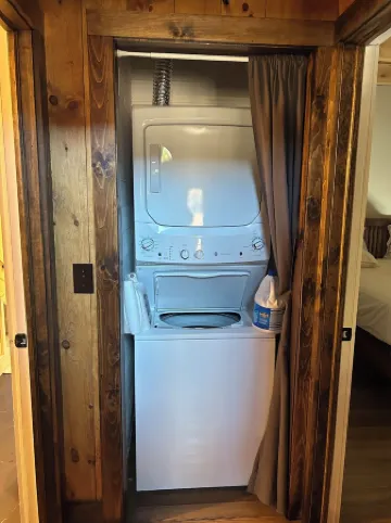 Lovely cabin with WiFi in charming Speculator