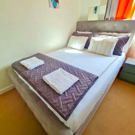 Elisha's City ApartmentHome  to relax for families, couple or friends or alone, Отели в г. Уоллингтон