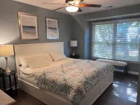 Beautiful Lagoon View! 4 Bikes, Community Pool, Tennis and Pickleball