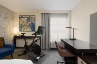 DoubleTree by Hilton McLean Tysons - Gym
