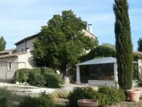 Cottage in Oppède with Poolside Bliss Hotels in Oppède