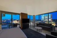 HotelVetro Iowa City, Tapestry Collection by Hilton