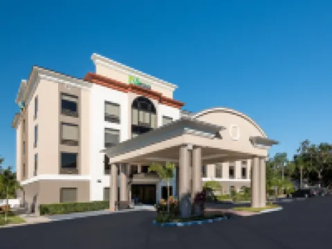 Holiday Inn Express & Suites BARTOW by IHG Hotels in Bartow