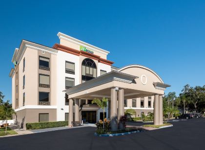 Holiday Inn Express & Suites BARTOW by IHG