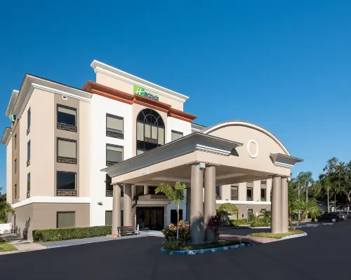 Holiday Inn Express & Suites BARTOW by IHG Hotels in Bartow