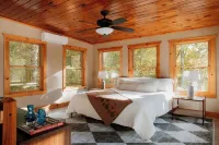 Secluded Catskills 3Br w/ Hot Tub and Roof Deck