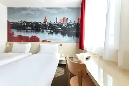 B&B HOTEL Warszawa-Okęcie