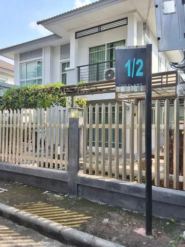 รูปภาพของSpacious Entire House with shared Fitness Room and Shared Indoor Pool in club