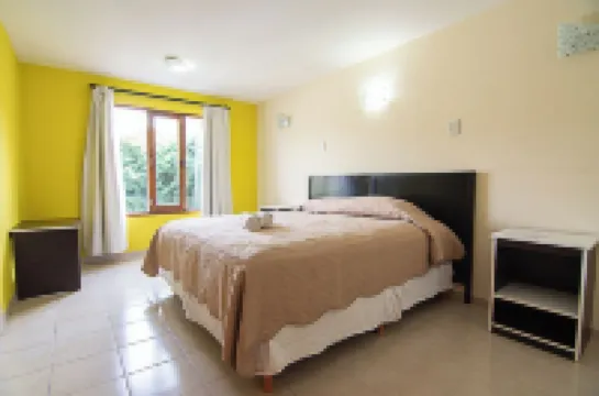 호스텔 피오네로스 델 바예