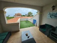 " Tradewinds" Updated Luxury Condo-Turtle Cove- 5 Minute Walk to Beach