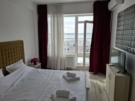 2 rooms apartment, max 4 persons, 30 meters far from the Beach and the Black Sea