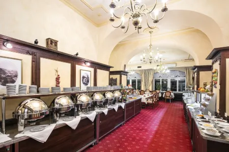 Interhotel Central Отели рядом с достопримечательностью «Гейзерная колоннада»