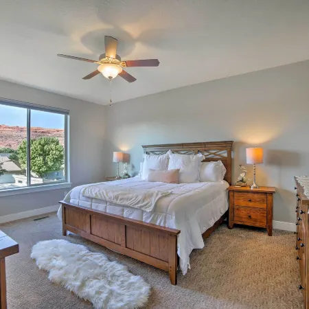 Luxury Moab Vacation Rental w/ Pool Access!