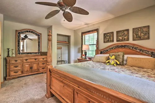 Mtn-View Cabin w/ Hot Tub in Sevierville! - واي فاي