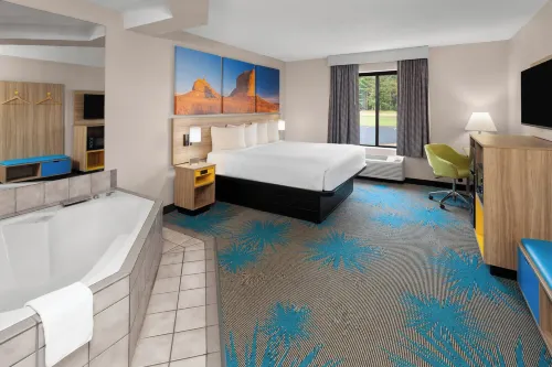 Days Inn by Wyndham Eagle River Hotels in Three Lakes