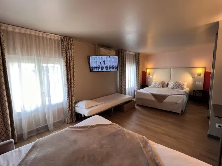 Hotel Majestic Отели рядом с достопримечательностью «Карре д'Ар»