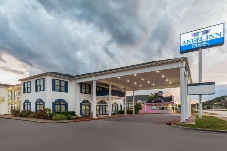 Angel Inn Near Imax, a Travelodge by Wyndham