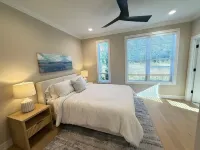 NEW Spacious 3-bedroom condo with in Fontana-on-Geneva Lake.