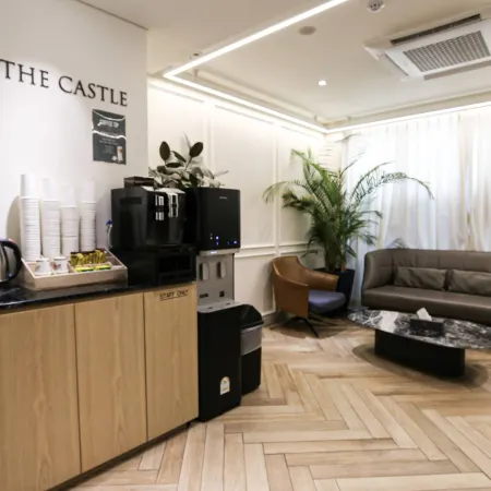 Hotel the Castle 2 Отели рядом с достопримечательностью «Станция метро Geoyeo»