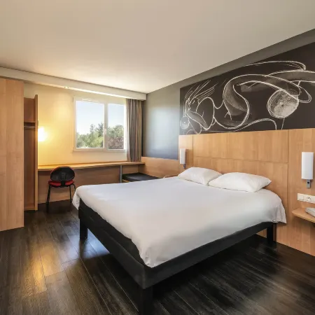 Ibis Issoire