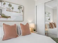 Bright 2-Bed Apartment with Stunning Ocean Views