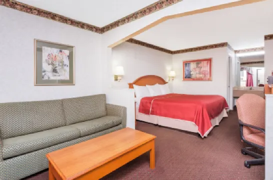 Regency Inn & Suites-Hamilton Place Hotel a 