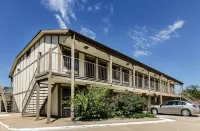 إكونو لودج يونفرستي فنادق في 