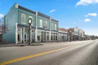 Southern Charm and Comfort on the Bourbon Trail- Trail Suites Inn, Suite B