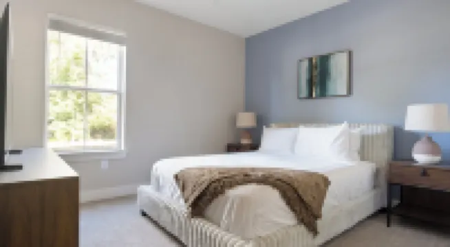 Landing Apartments - Oakwood
