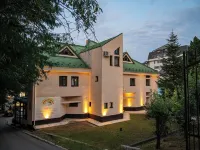 Pensiunea Crystal Hotels near Botanic Garden