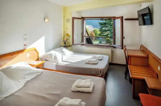 Hôtel des Touristes Hotels near Cauterets Thermal Baths