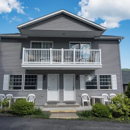 Adirondack Retreat Inn & Suites