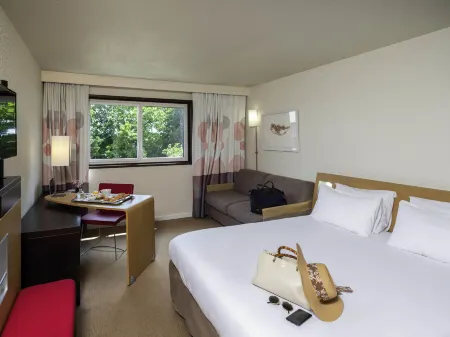 Novotel Nantes Carquefou Отели в г. Шамптосо