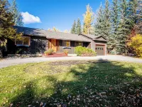 Bigwood Bliss - 3BD Riverfront Home Hotels in Ketchum