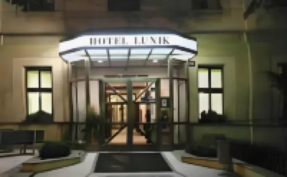 Hotel Lunik Hotels in der Nähe von Hrdlickovo Muzeum Cloveka