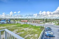 Beachfront Studio w/ Community Indoor Pool! - Condos