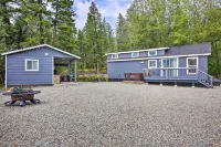 Eureka Tiny Home w/ Hot Tub & Community Beach! - parking