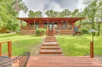 Flippin Home w/ Fire Pit: Walk to White River! - WiFi