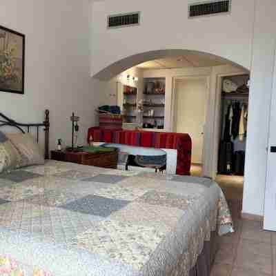 Mazatlán’s Hidden Gem: Beachfront Condo with Golf Access Rooms