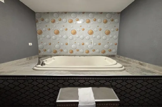 Super 8 by Wyndham Belleville IL/St. Louis Area