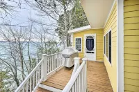 Waterfront Cottage on Sawmill Bay w/ Deck! - WiFi