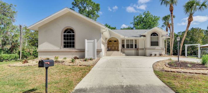 Canal-Front Retreat in Crystal River! Ξενοδοχεία στην πόλη Crystal River