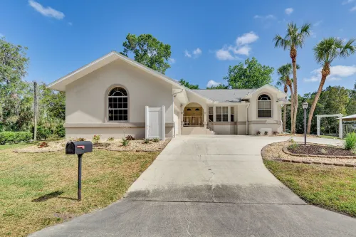 Canal-Front Retreat in Crystal River! -  Privatzimmer