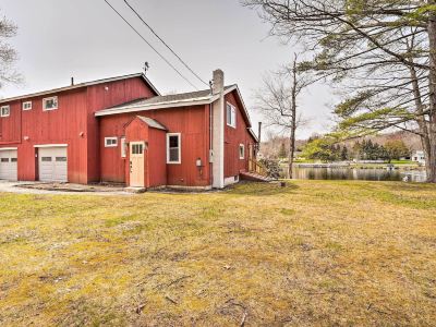 Cozy Castleton Cabin with Fire Pit and Water Access!