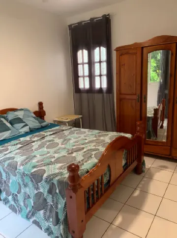 Cozy Grand-Bourg Apartment with Private Entrance Hotels in 